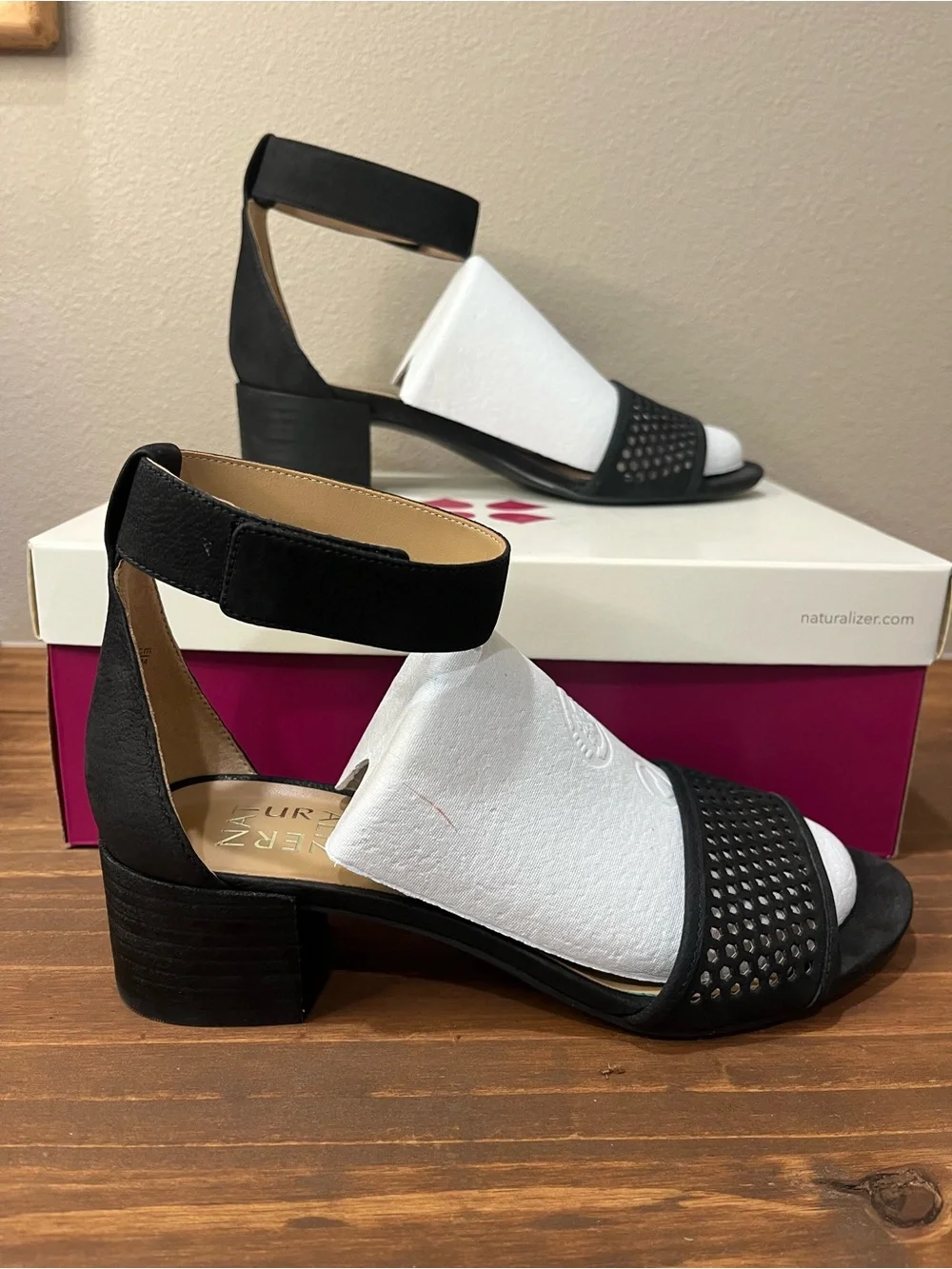 Naturalizer Sandals Womens 7M Faith Block Heels Ankle Strappy Black Leather
